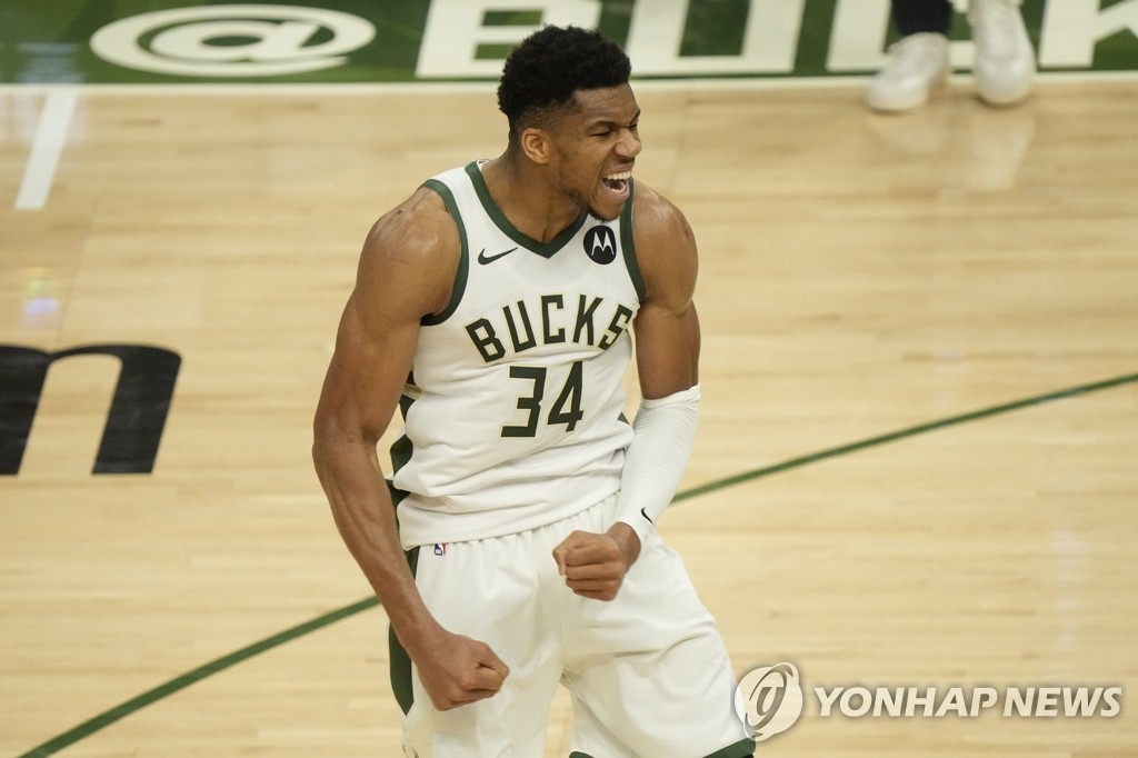 아데토쿤보, 3시즌 연속 올-NBA 팀…만장일치로 '퍼스트팀' 선정