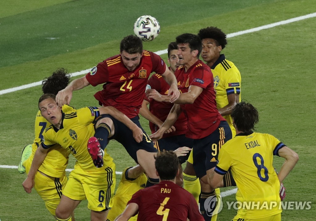슬로바키아, 10명 싸운 폴란드 2-1 제압…레반도프스키 침묵