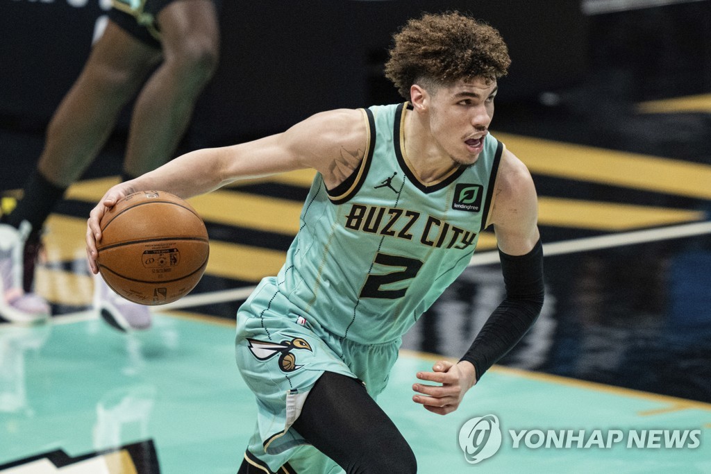 샬럿 라멜로 볼, NBA 올해의 신인에 선정