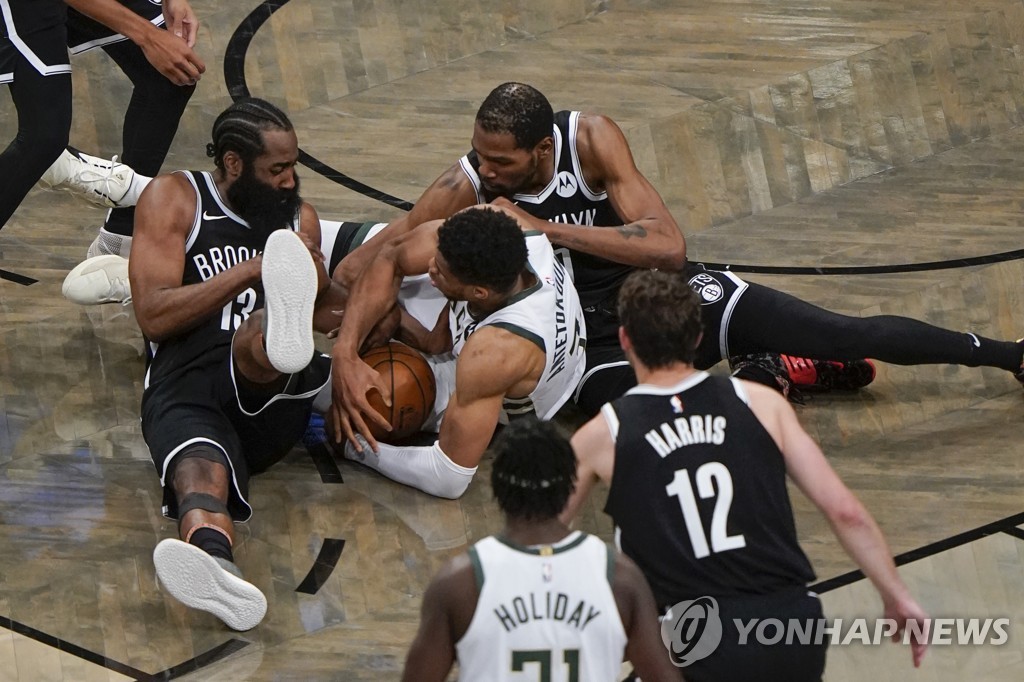 '아데토쿤보 40점' 밀워키, 연장 끝 브루클린 꺾고 동부 결승행