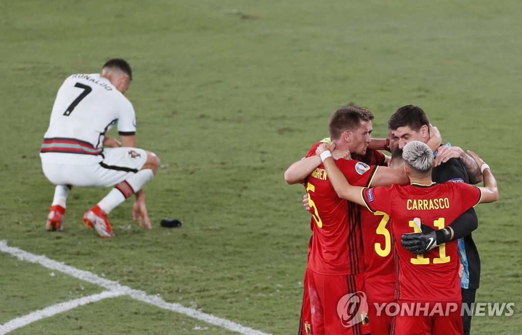 [고침] 스포츠('주장 완장' 내던지고 주저앉은 호날두…가…)