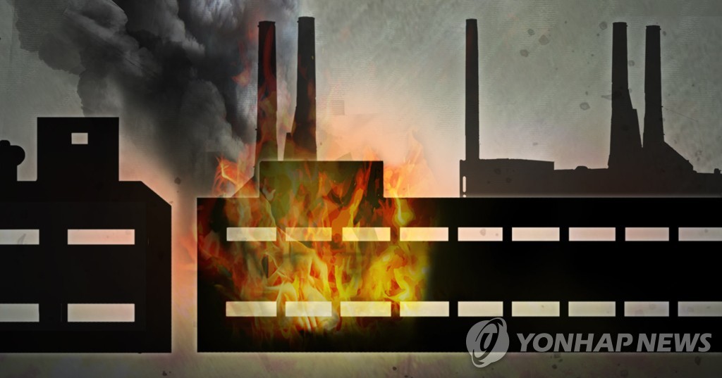김해 플라스틱 제조공장서 불…인명피해 없이 초진 성공