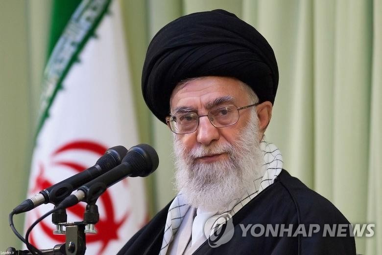 "바이든 정부, 이란 최고지도자에 대한 제재 해제 검토"