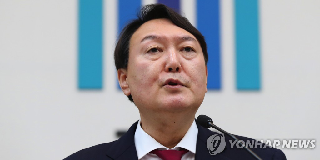 대권 도전 선언 임박한 윤석열, 관련 책도 잇달아 출간