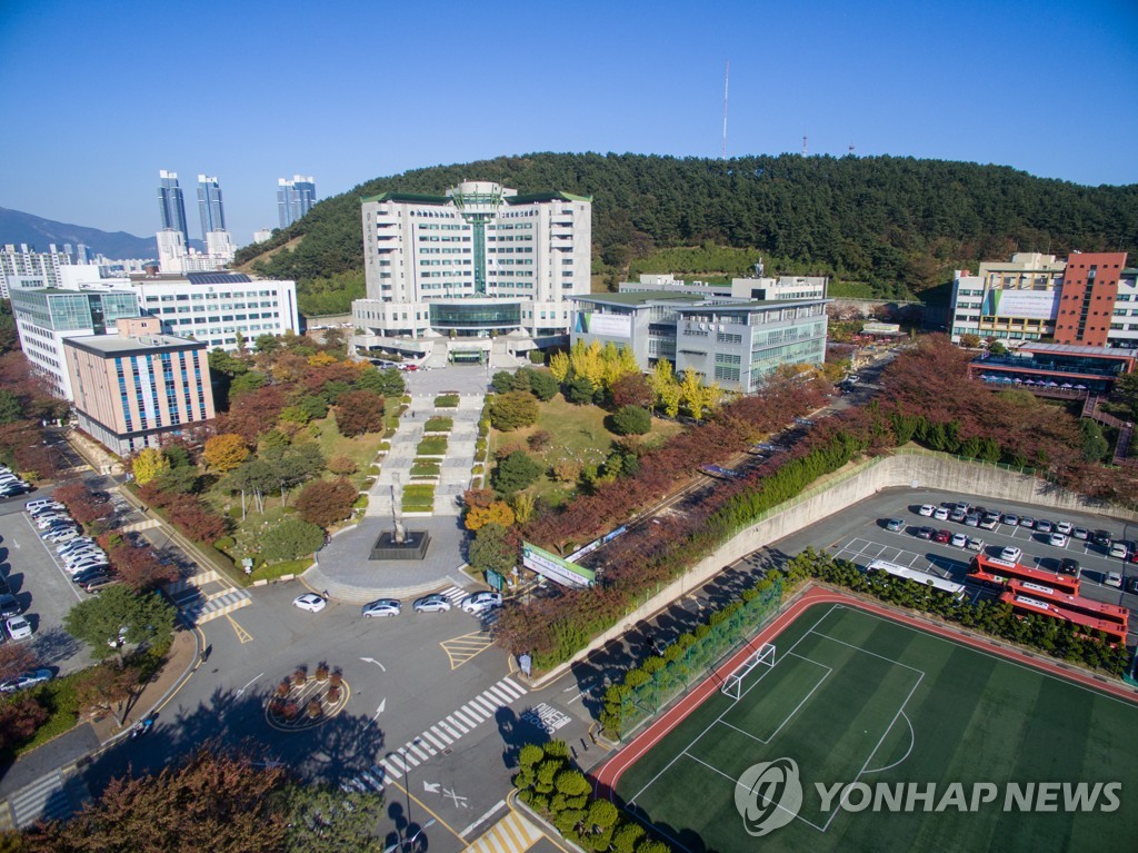 전호환 동명대 총장 '두잉대학' 교육과정 직접 실천