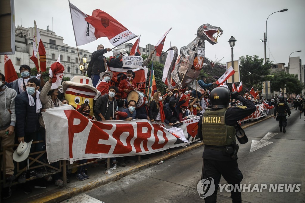 '대선 사기' 주장 페루 후지모리, 지지자들 이끌고 시위