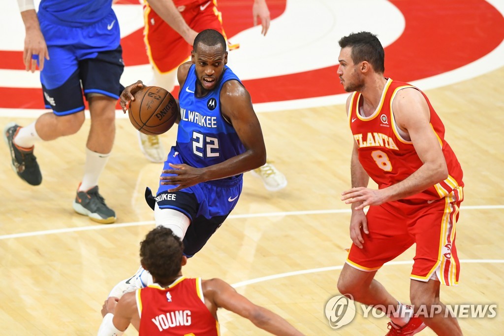 NBA 밀워키, 애틀랜타 잡고 2승 1패…미들턴 4Q 20점 폭격