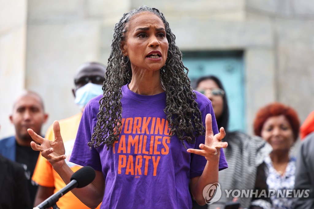 '진보 도시' 뉴욕서 중도 시장 나오나…"치안이 최대 쟁점"