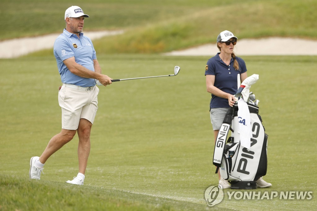 48세 웨스트우드, 지난주 결혼…아내 캐디와 메이저 첫 승 도전