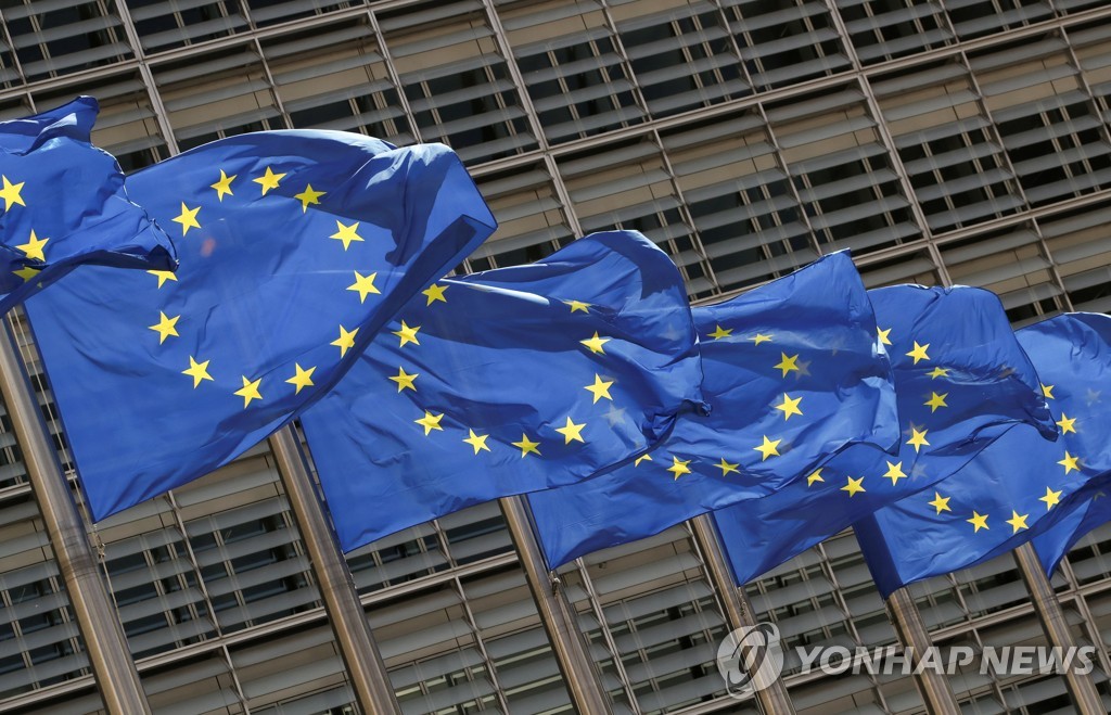 "EU, '여객기 강제착륙' 벨라루스 추가 제재 합의"