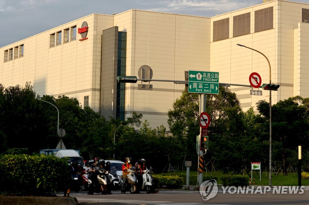 TSMC가 지배하는 반도체업계…"글로벌 경제 위험 요인"
