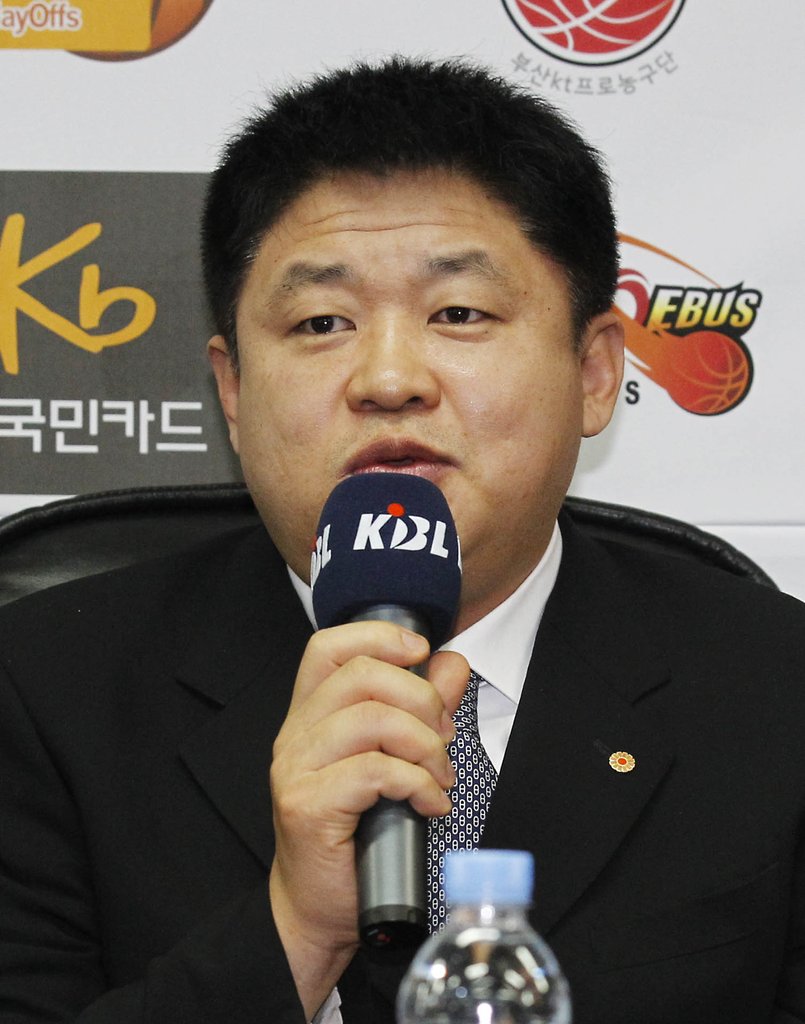 승부조작으로 제명된 강동희 전 감독, 15일 KBL 재정위서 재심의