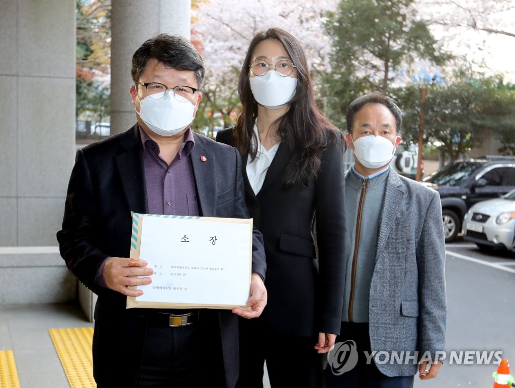 '유증상 제주여행' 강남모녀 손배소 15개월만에 첫 재판