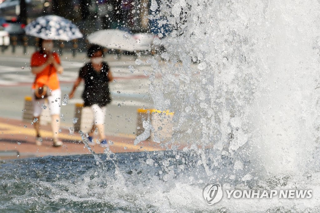 [날씨] 서울·인천 아침까지 약한 비…한낮 30도 안팎