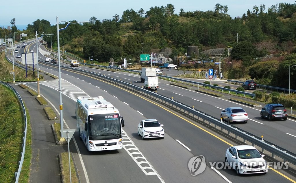 아이와 노인 중 1명만 살릴 수 있다면 자율주행차의 선택은