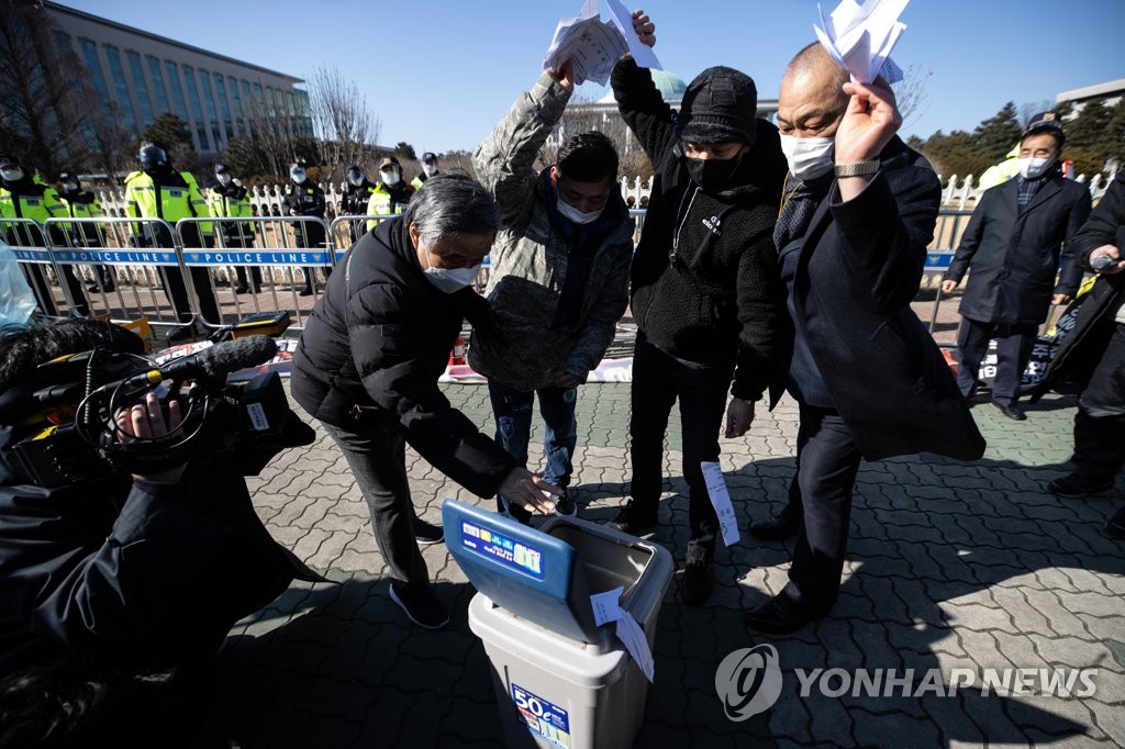 경찰, '집합금지 해제' 집회 주도 유흥업자 검찰 송치