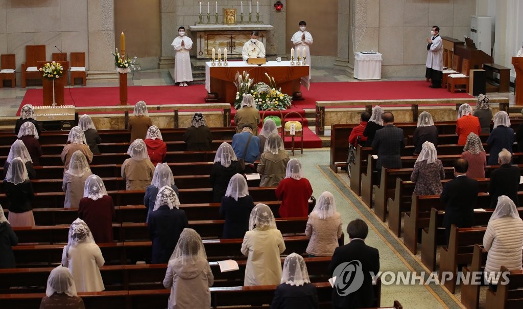 3밀 작업장 2시간마다 환기해야…종교시설에선 큰소리 기도 금지