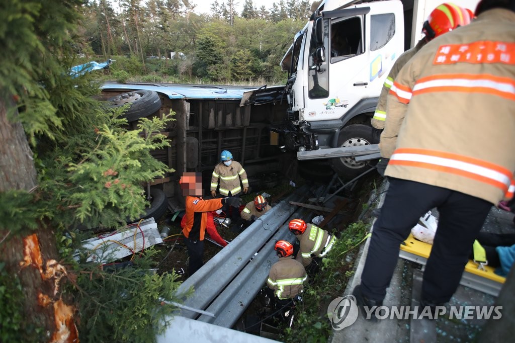 '62명 사상' 제주대 입구 추돌사고 트럭 운전사 금고 5년 구형