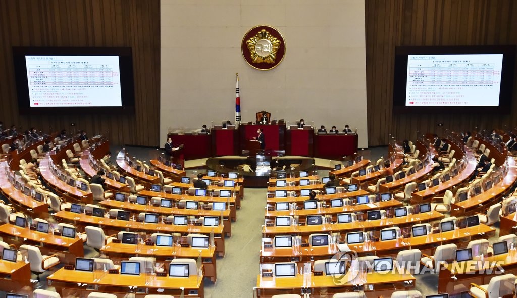 '김부겸 데뷔전' 대정부질문…여야 백신·추경 격돌