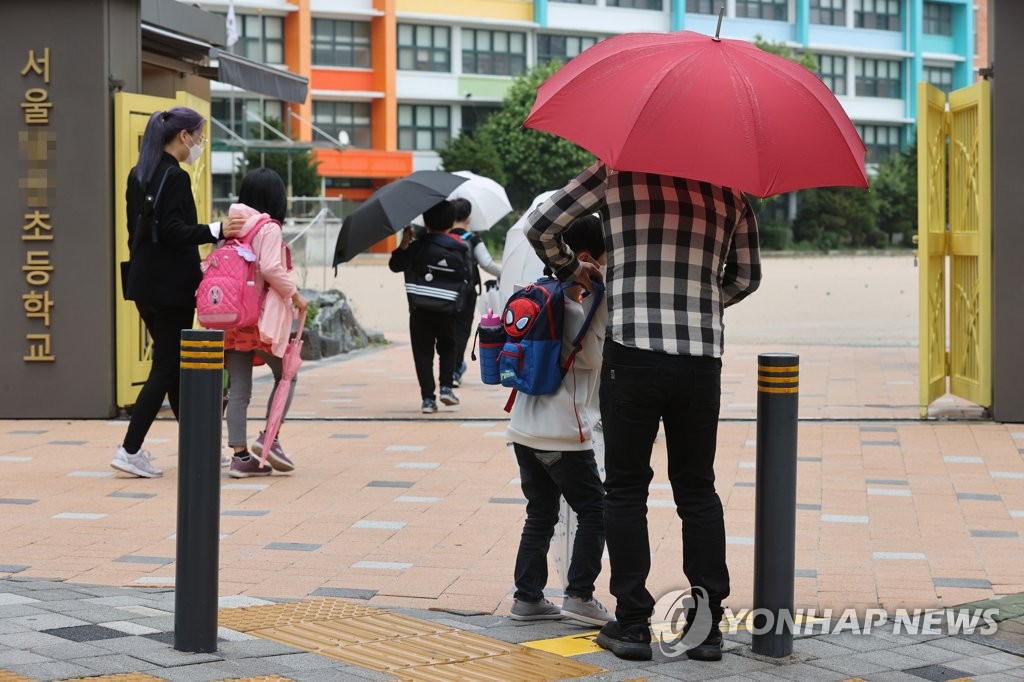 2학기 전면등교인데 과밀학급 해소·고3 외 백신접종 어쩌나