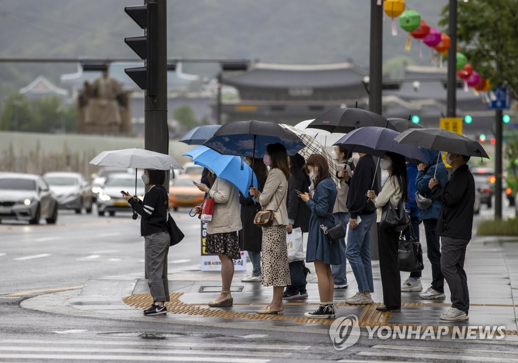 거리두기 완화에 재택근무 줄이고 출근 늘리는 대기업들