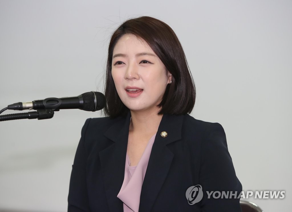 배현진 "문준용, 정부지원금 심사에서 대면 인터뷰"(종합)