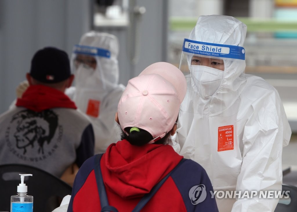 부산서 인니 입국자 확진 계속…화이자 2차 접종 70대 사망 신고(종합)