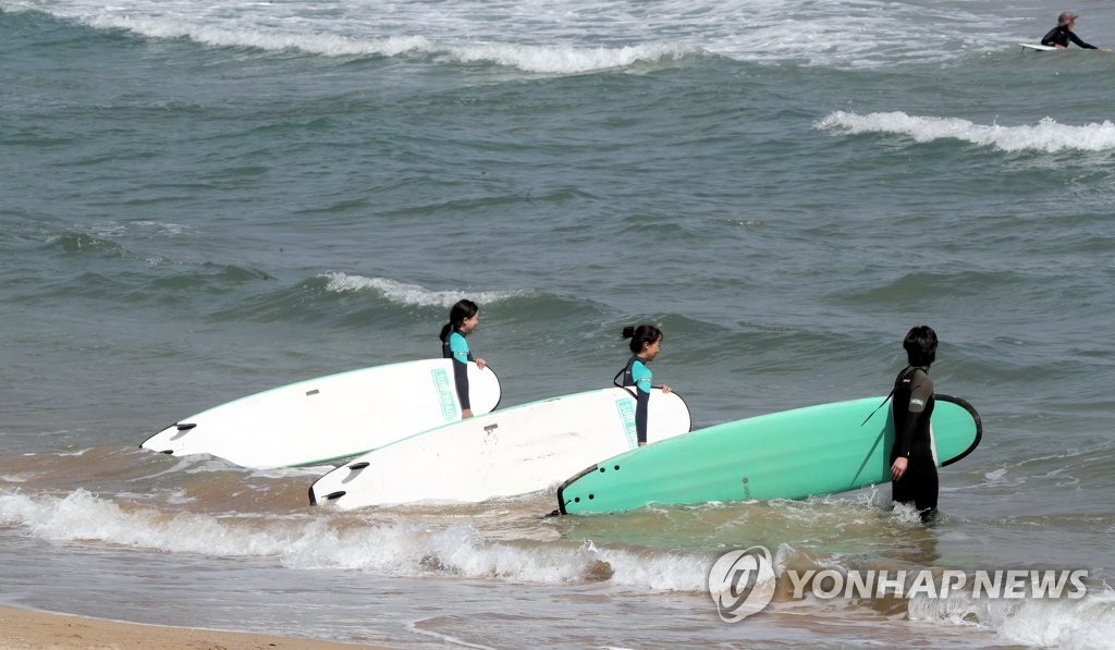 부산 송정해수욕장 올여름 서핑구역 240ｍ로 확대