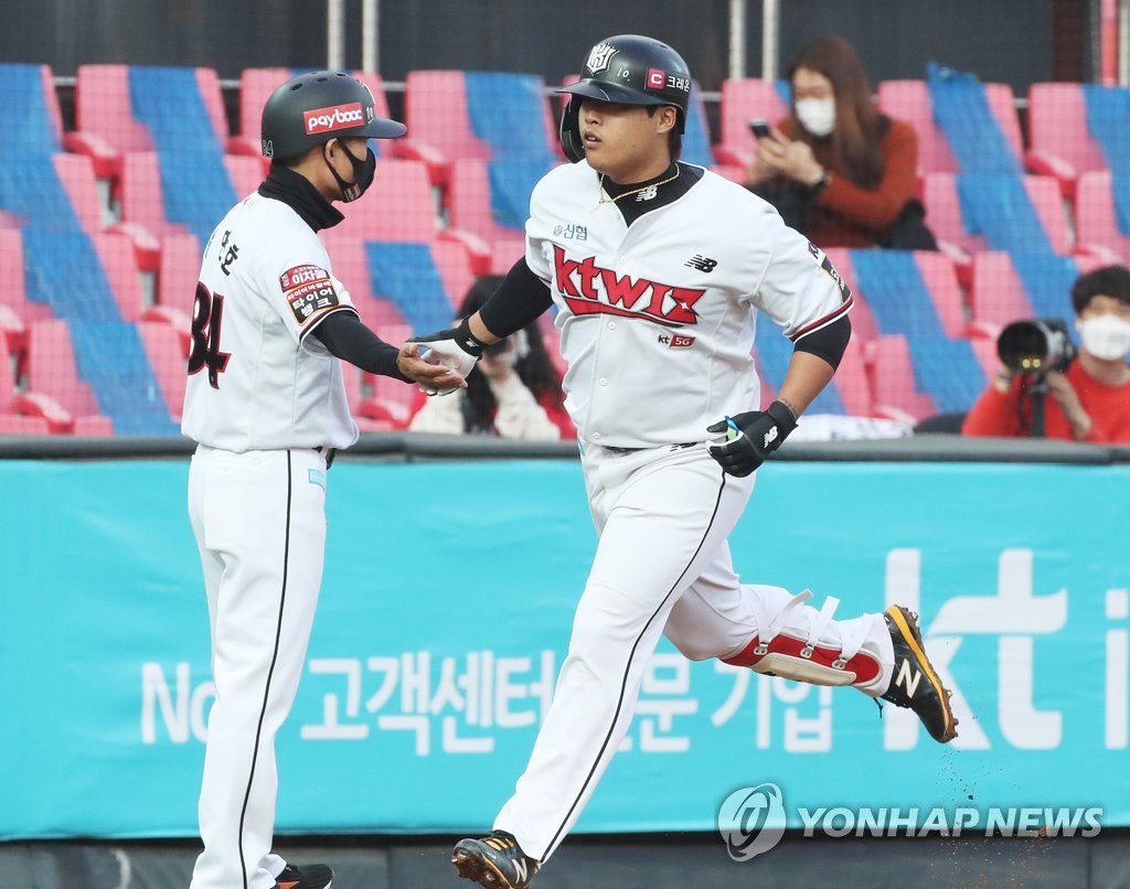 kt 강백호, 역전 결승타…두산은 병살타 6개 치며 자멸