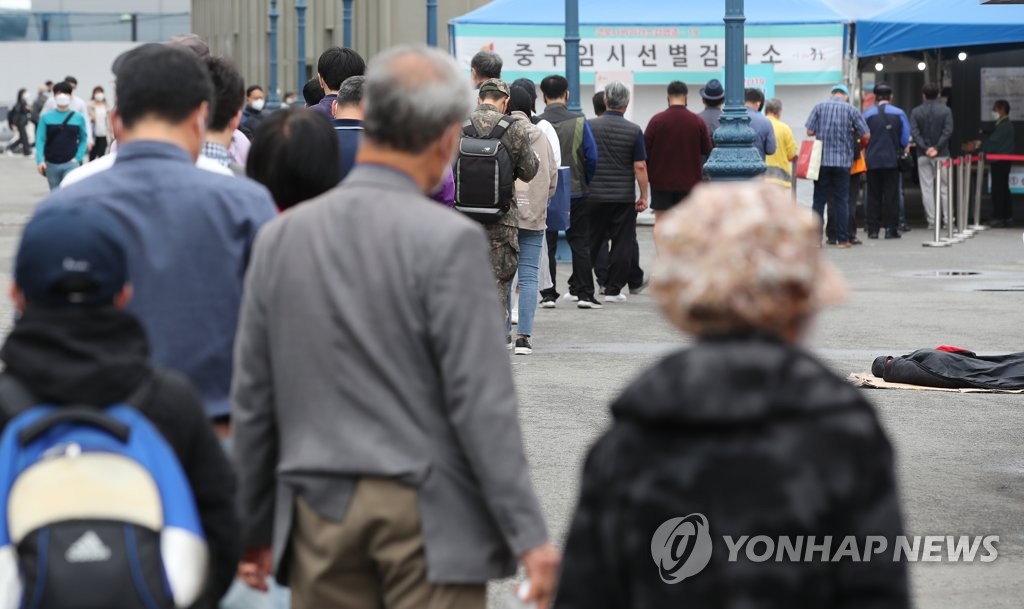 [3보] 신규확진 459명, 사흘째 400명대…환자 감소세속 확산 우려 여전