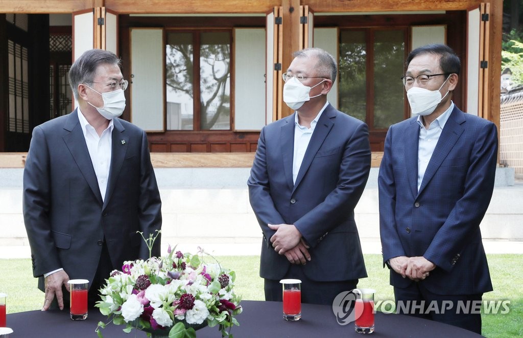 문대통령, 4대그룹 靑 초청…"역할·기여 컸다" 웃음꽃(종합)