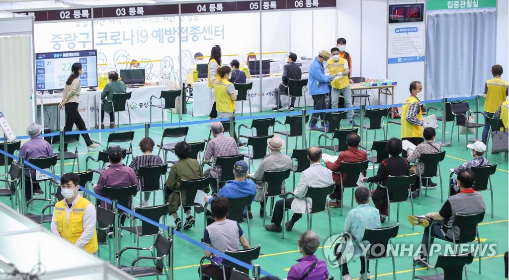 "하루 빨리 노마스크"…백신 접종 100일, 일상복귀 희망 커간다