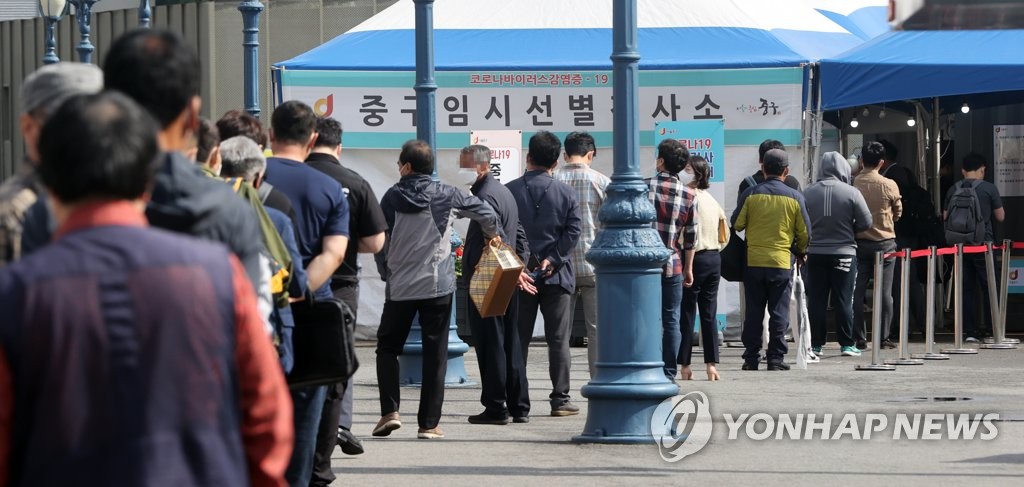 직장-식당-주간보호센터 등 새 집단감염…곳곳서 확산세 지속(종합)