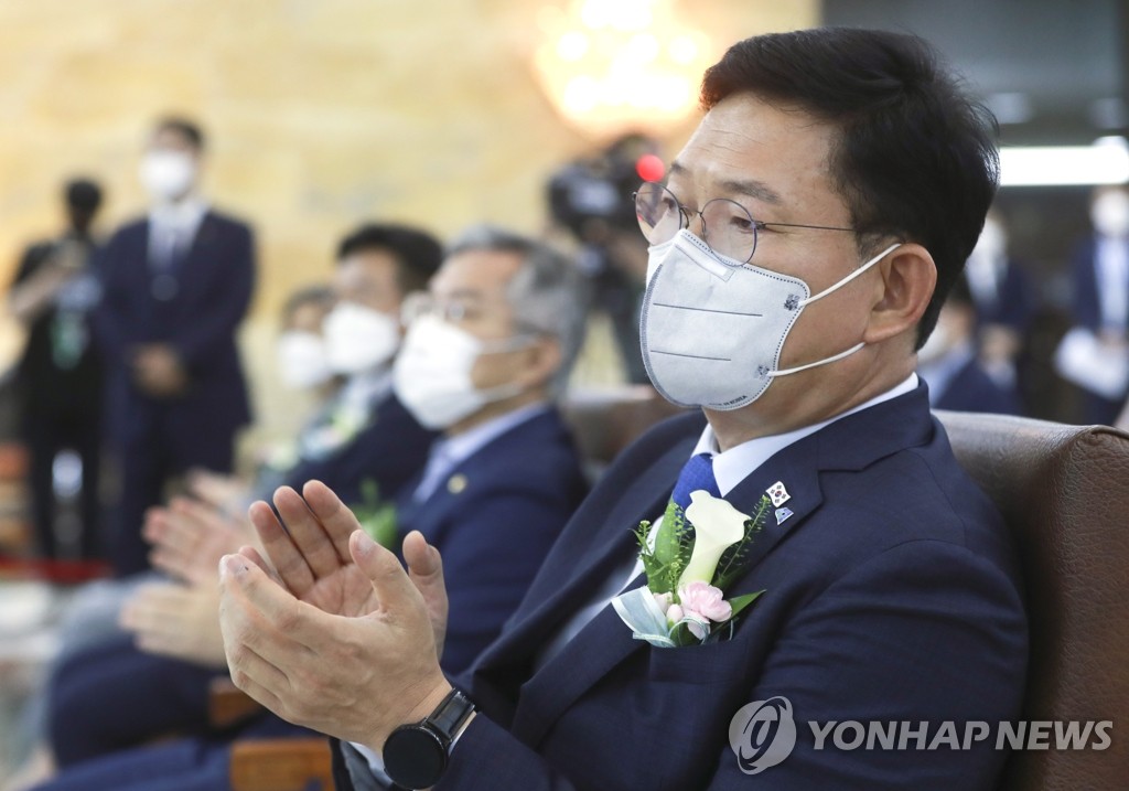 송영길, 개성공단 기업인 간담회…참전유공자 위문