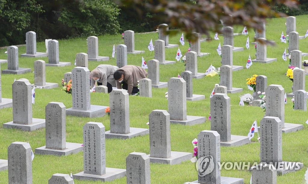 서울현충원서 현충일 추념식…문대통령 5번째 참석(종합2보)