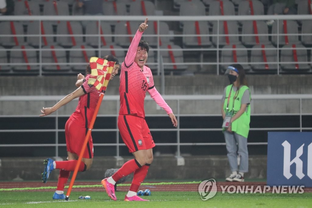 '황의조 득점포' 벤투호, 투르크메니스탄에 1-0 앞서(전반 9분)