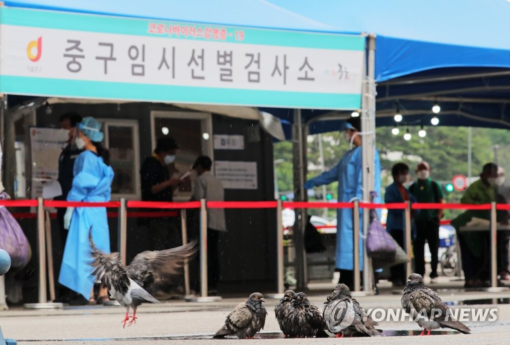 신규확진 611명, 이틀째 600명대…거리두기 월말까지 재연장될듯(종합)