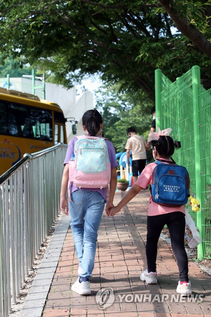 전남서 초·중·고 전면 등교…"학교 정상화 기대"