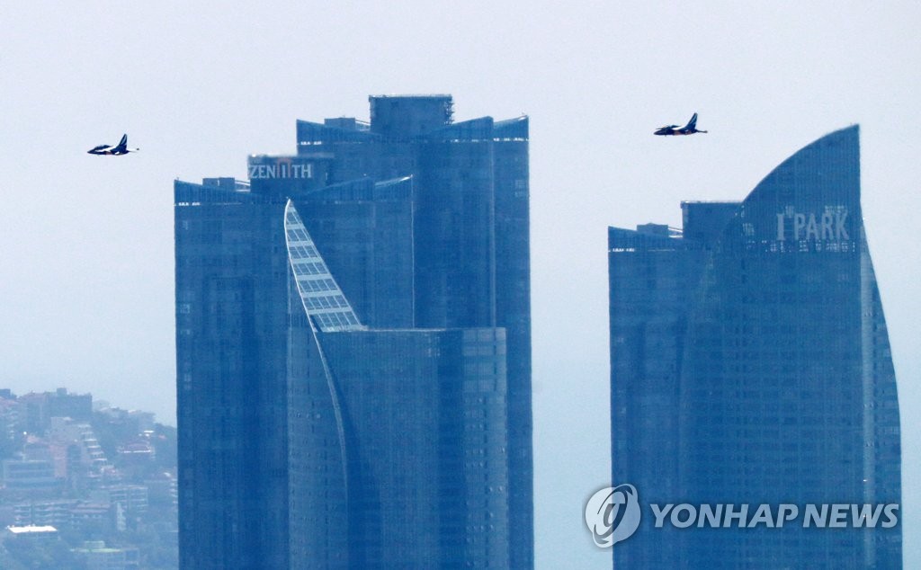 "놀라지 마세요" 공군 블랙이글스 부산서 에어쇼