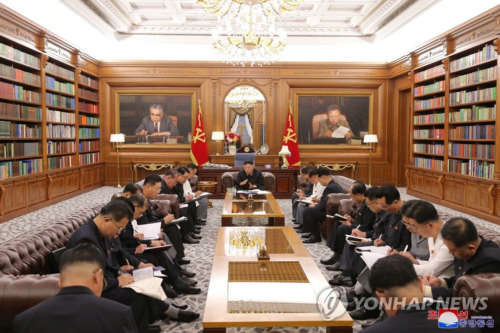 김정은, 중앙·지역 주요간부 모아 회의…당 중심 '시스템' 통치