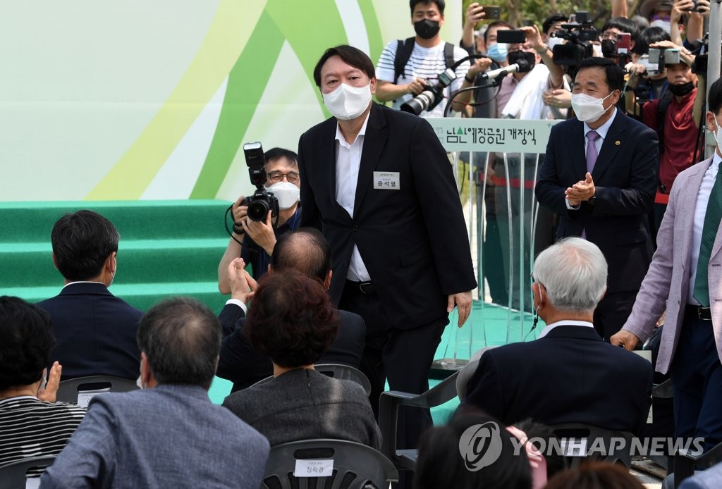 윤석열, '여운'만 남긴 첫 공개행보…좀더 관망할듯