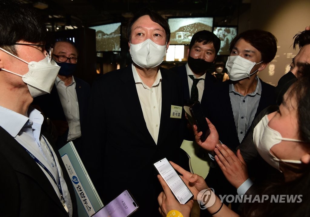 공세 부담? 경선 대비?…제1야당行 미루는 尹 고민은