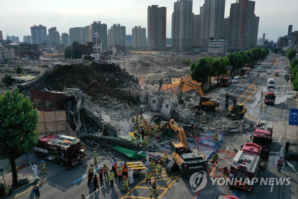 광주서 철거중 5층건물 무너져 시내버스 덮쳐…17명 사상 대참사(종합2보)