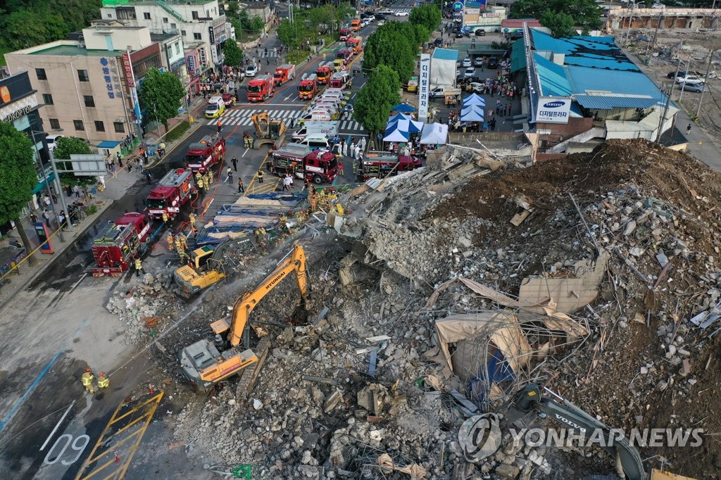 '붕괴 참사' 상가 건물, 광주 학동 4구역 재개발 사업 위해 철거