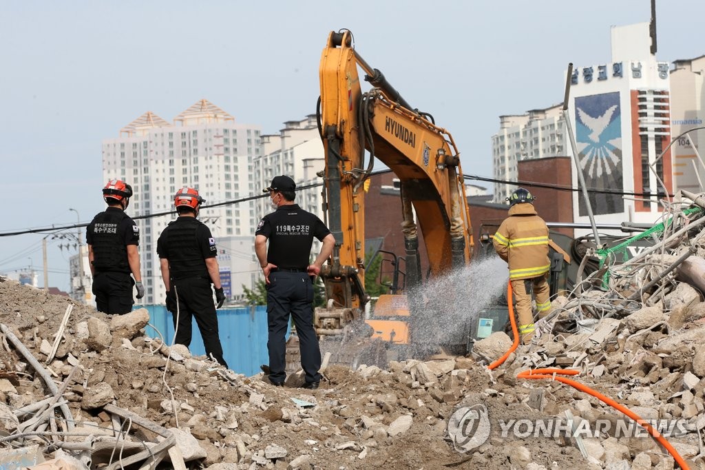 광주 철거 건물 붕괴사고 경찰 수사 본격화 "참고인 10명 조사"