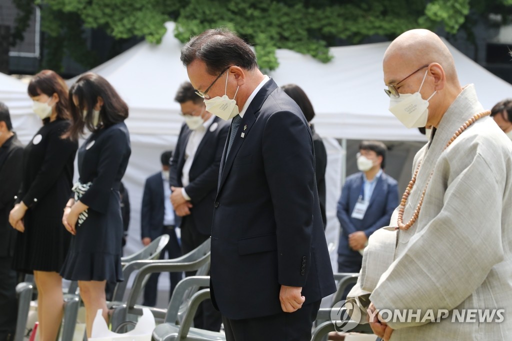 김총리 "국가폭력에 상처입은 분들 응어리 풀어드려야"