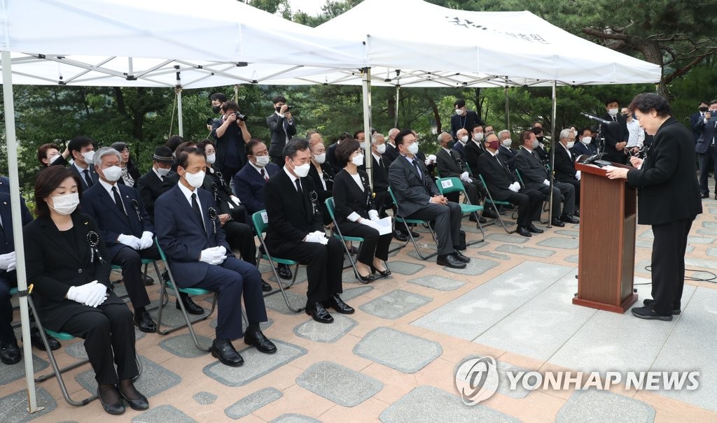 이희호 여사 2주기 추도식…"남북 잇고 북미관계 좁히겠다"