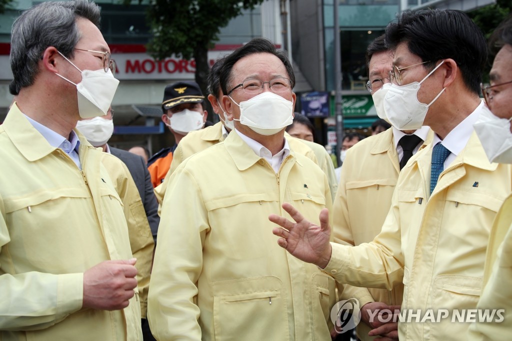 광주 철거건물 붕괴현장 찾은 정치권 '사회적 참사' 한목소리