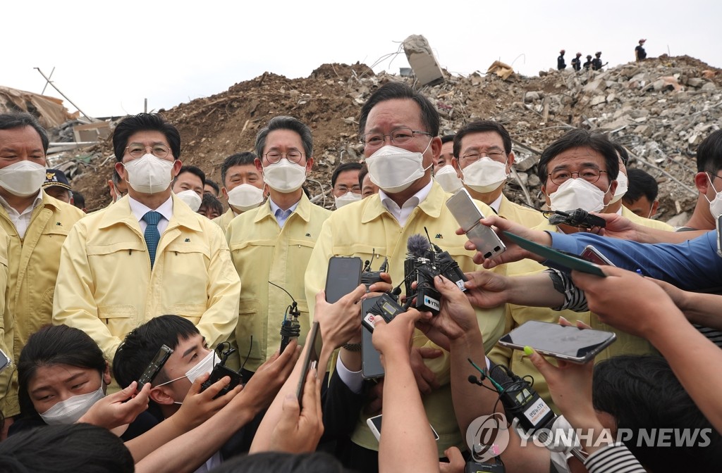 김총리 "철거현장 붕괴 사고 되풀이 안 되도록 철저히 밝힐 것"