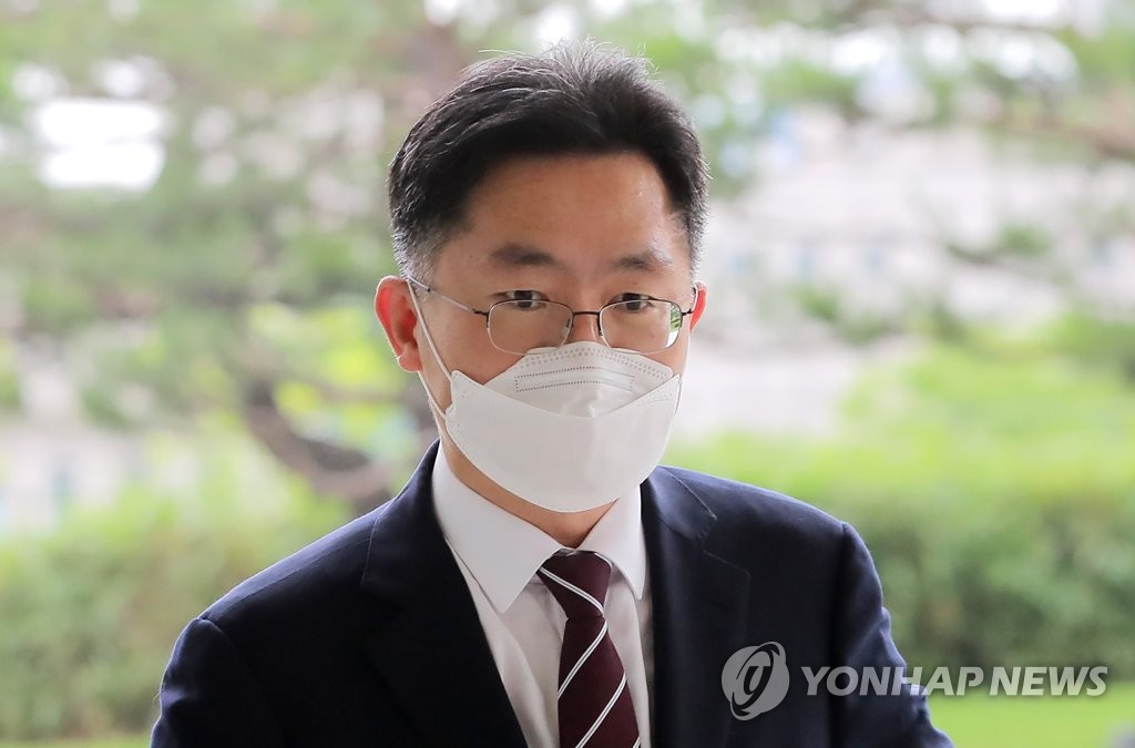 수사지휘권 복원 나선 김오수…민감사건에는 속수무책?